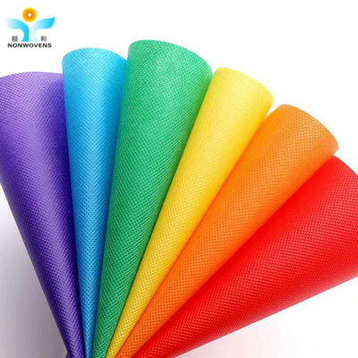 Fabricação de tecidos não tecidos de PP de várias cores para produtos de protecção descartáveis